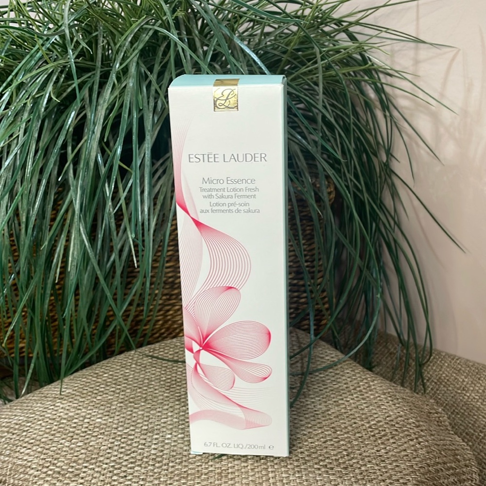 New In Box -Full Sized Estee Lauder Micro Essence Treatment w/Sakura Ferment